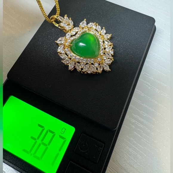 Luxury Heart Pendant - Picture 4 of 4